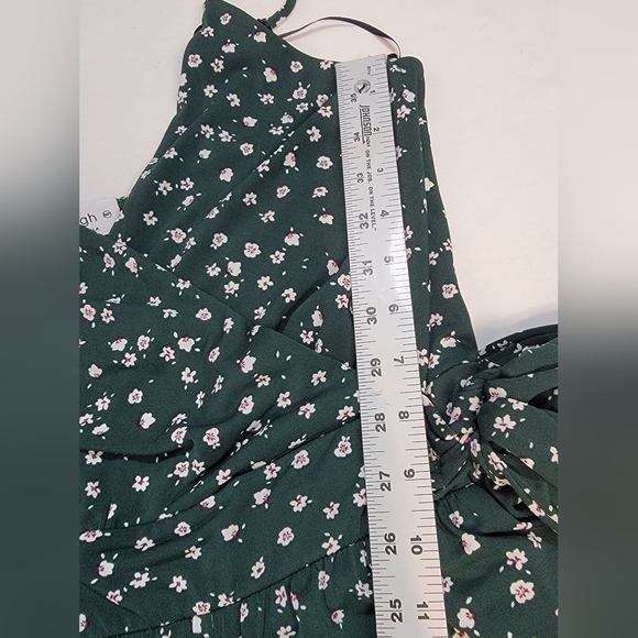 KAILEIGH Women's Size Medium Petite Floral Spaghetti StrapJumpsuit with Pockets - Picture 3 of 12